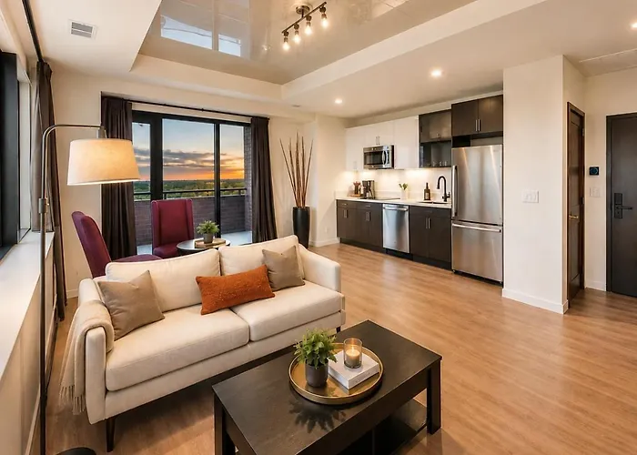 Apartment Luxury High Rise With Balcony