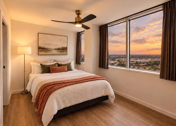 Apartment Luxury High Rise With Balcony *