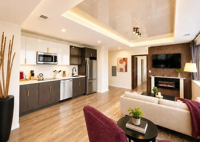 Luxury High Rise With Balcony *